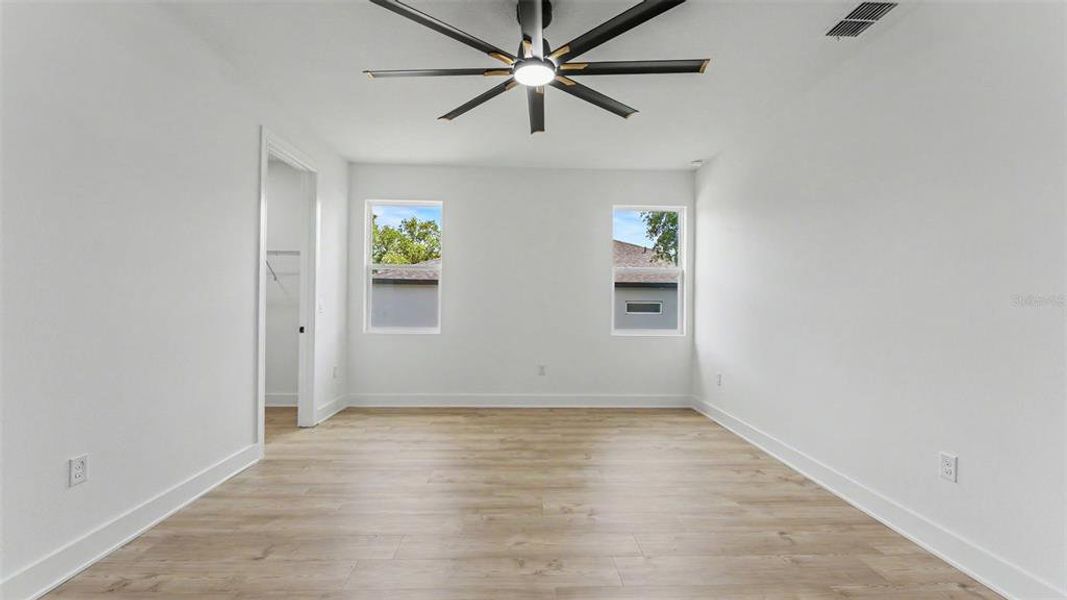 Spacious, unfurnished interior of a new home in , Davenport (Image 30).
