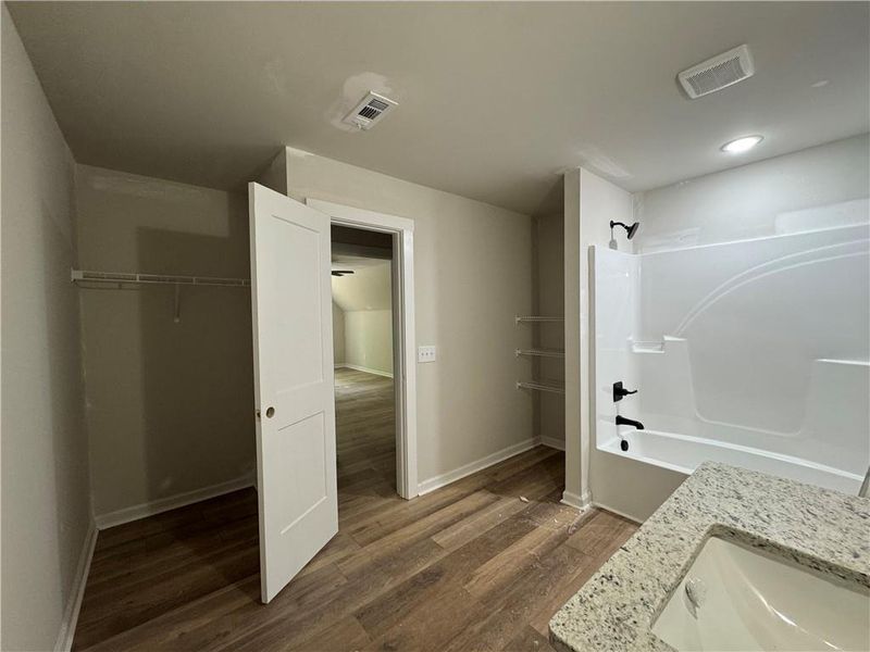 Spacious, unfurnished interior of a new home in , Jefferson (Image 21).