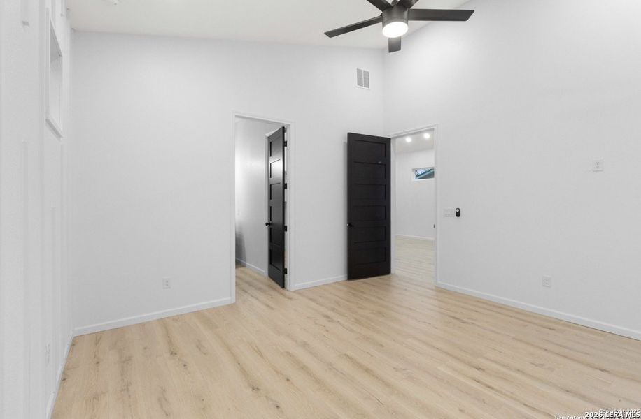 Spacious, unfurnished interior of a new home in , San Antonio (Image 10).