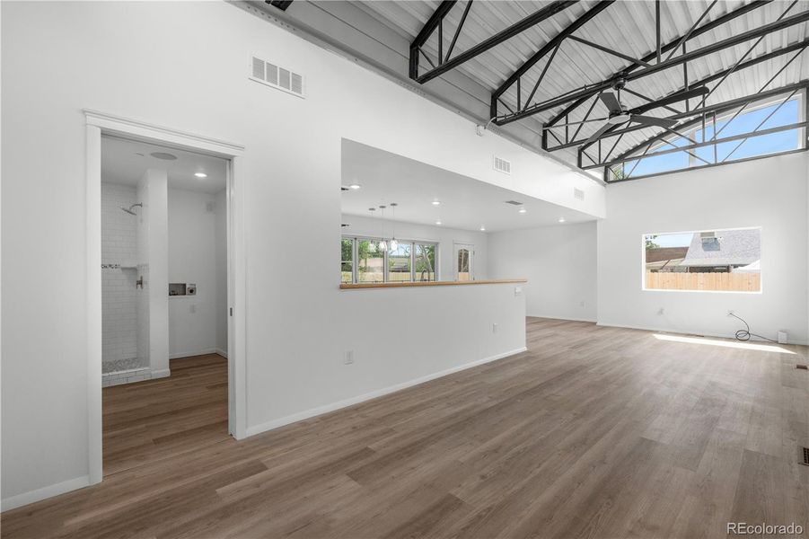 Spacious, unfurnished interior of a new home in , Aurora (Image 17).