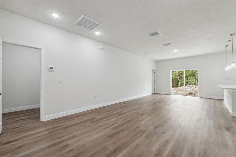 Spacious, unfurnished interior of a new home in , Citrus Springs (Image 19).