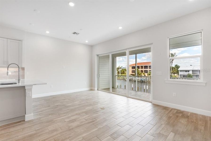 Spacious, unfurnished interior of a new home in Seahaven, Punta Gorda (Image 22).