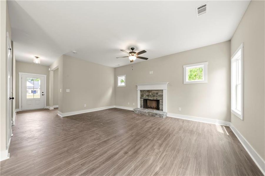 Spacious, unfurnished interior of a new home in Benson Estates, Dallas (Image 27).