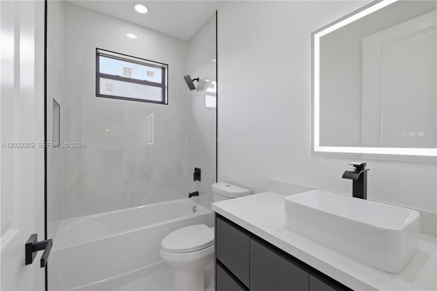 Furnished interior view inside a new home in , Lehigh Acres (Image 5).