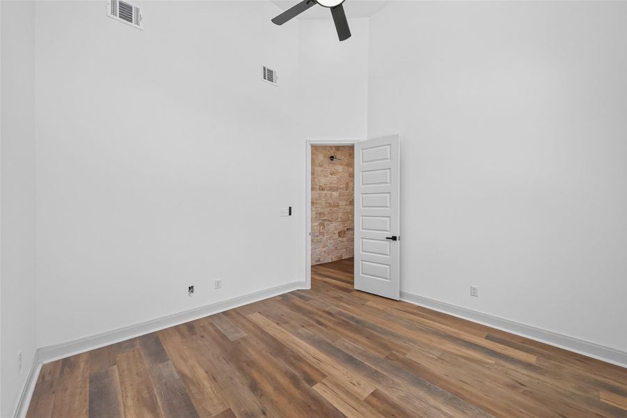 Spacious, unfurnished interior of a new home in , Huntsville (Image 27).