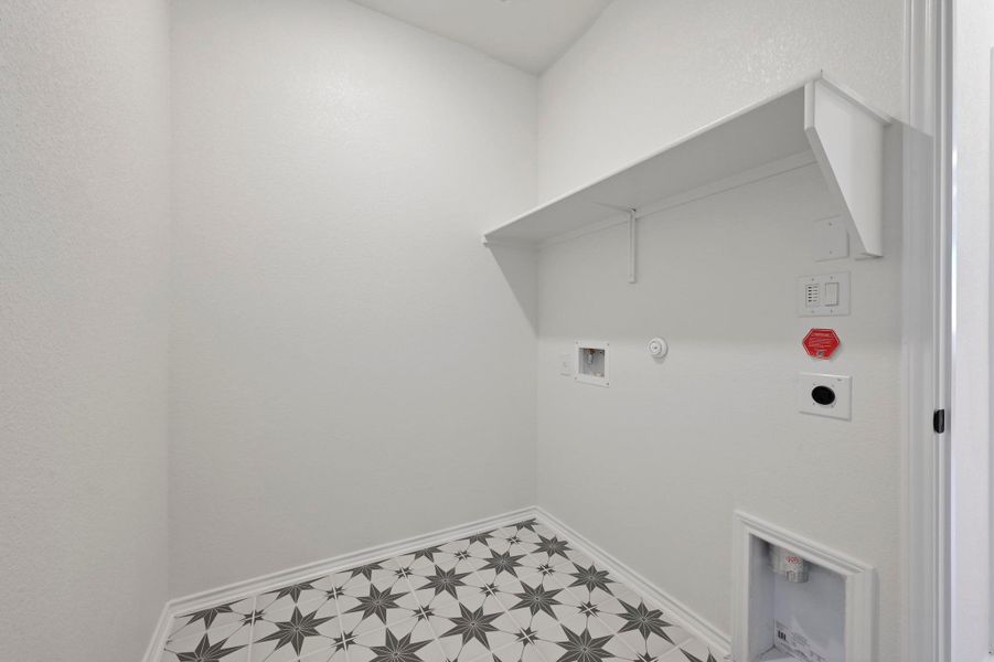 Spacious, unfurnished interior of a new home in Creekside at Estancia, Austin (Image 15).