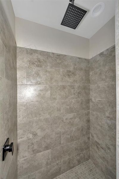 Details featuring a tile shower