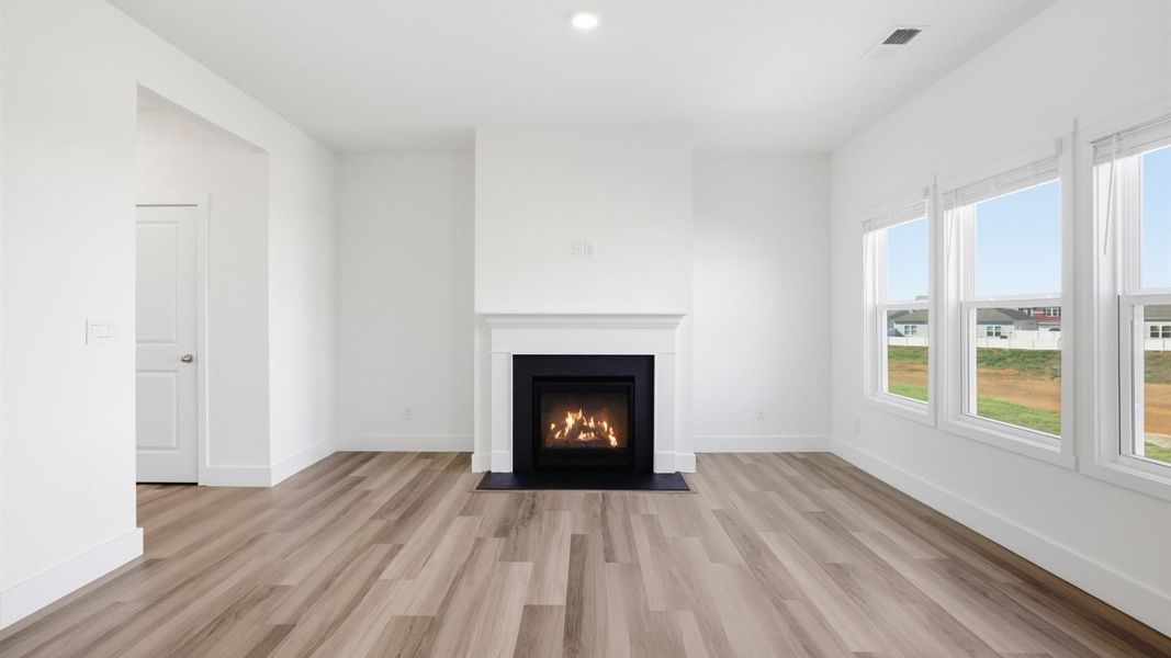 Spacious, unfurnished interior of a new home in Millstone Village, Morristown (Image 27).