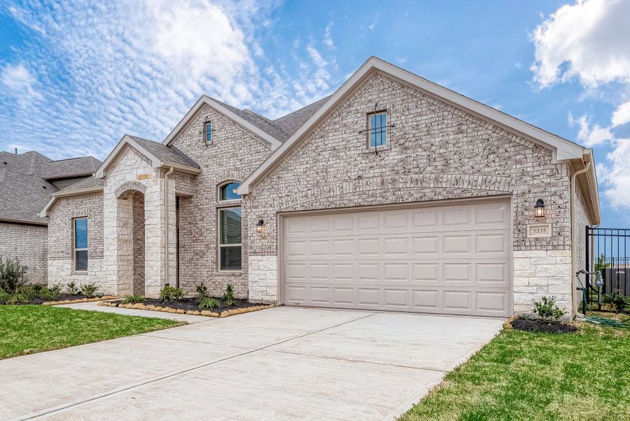 Representative exterior photo of a completed home built from the Floor Plan 2050 by Colina Homes in Grand Magnolia, Magnolia, TX (Image 28).