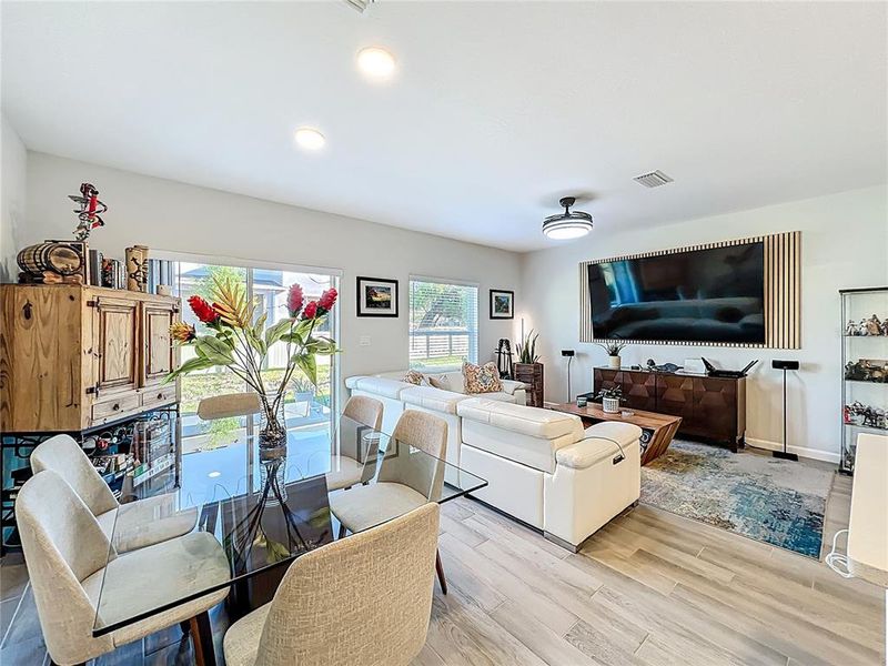 Furnished interior view inside a new home in , Orlando (Image 38).