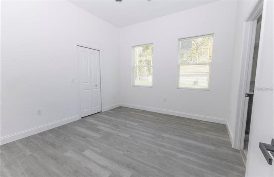 Spacious, unfurnished interior of a new home in , Lake Panasoffkee (Image 12).