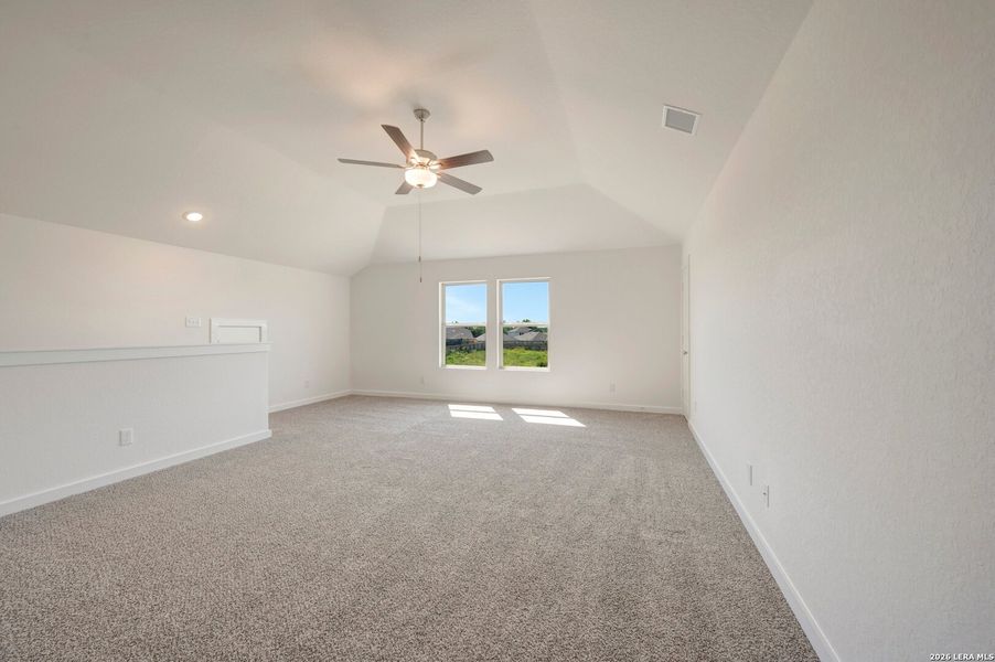Spacious, unfurnished interior of a new home in Cinco Lakes, San Antonio (Image 35).