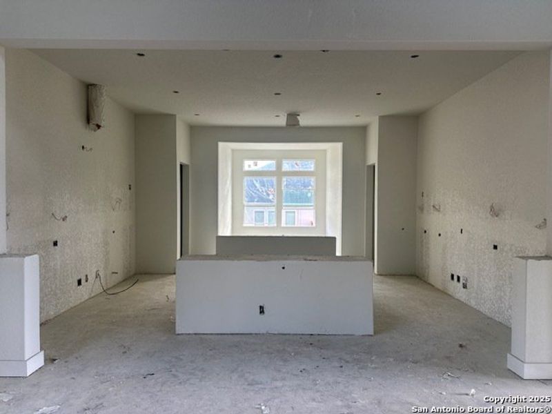 Spacious, unfurnished interior of a new home in Heimer Estates at Garden Ridge, San Antonio (Image 5).