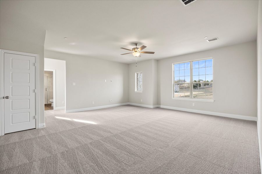 Representative unfurnished interior of a home built from the Riverdale by Windsor Homes in Ridge Pointe Estates, McLendon-Chisholm (Image 30).