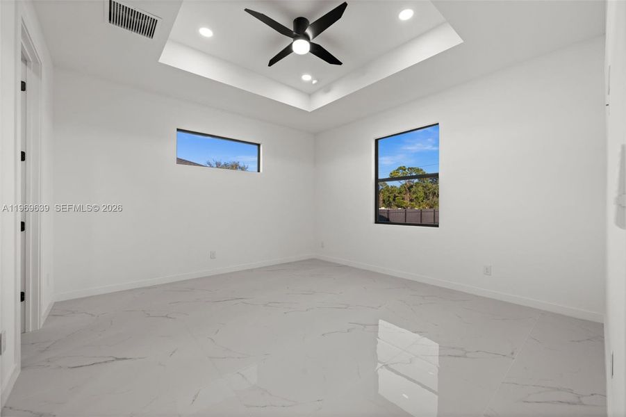 Spacious, unfurnished interior of a new home in , Cape Coral (Image 22).