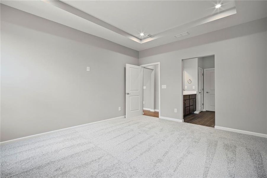 Spacious, unfurnished interior of a new home in Laurel Farms, Dallas (Image 18).