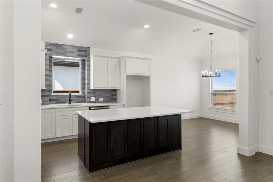 11. 1335 Eclipse - Kitchen (3) 11. 1335 Eclipse - Kitchen (3)