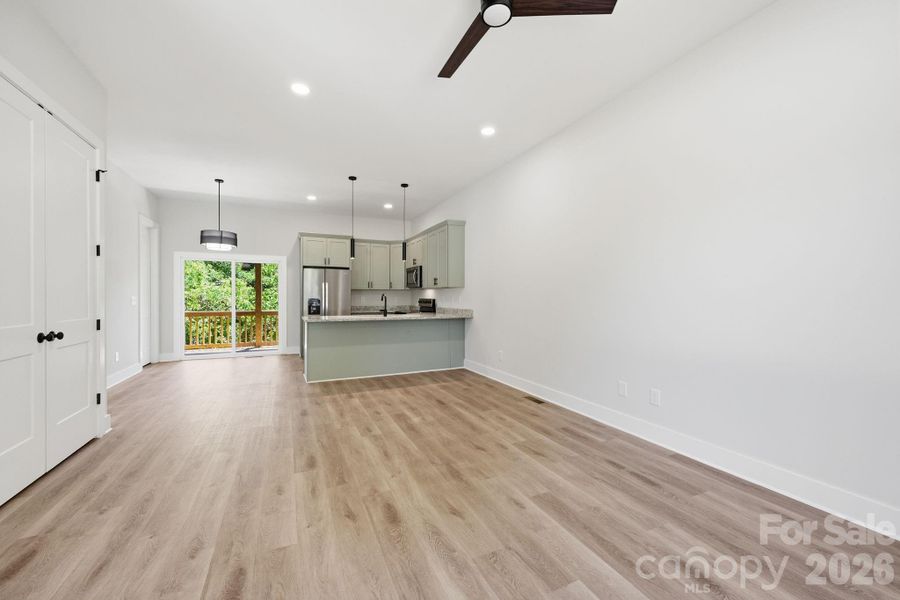 Spacious, unfurnished interior of a new home in , Concord (Image 6).