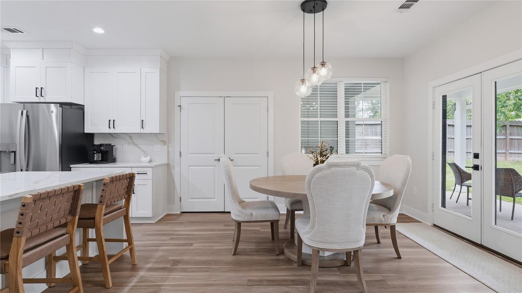 Furnished interior view inside a new home in Elkins Lake, Huntsville (Image 18).