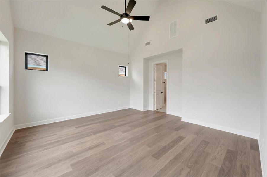 Spacious, unfurnished interior of a new home in Harvest Green - Parkview Collection, Richmond (Image 19). Spacious, unfurnished interior of a new home in Harvest Green - Parkview Collection, Richmond (Image 19).
