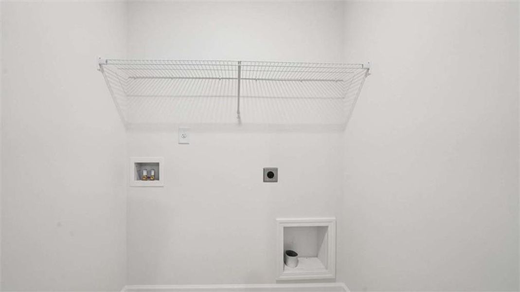 Spacious, unfurnished interior of a new home in Sherwood Manor, College Park (Image 17).