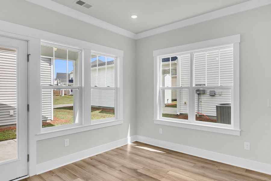Spacious, unfurnished interior of a new home in Six Oaks, Summerville (Image 17).