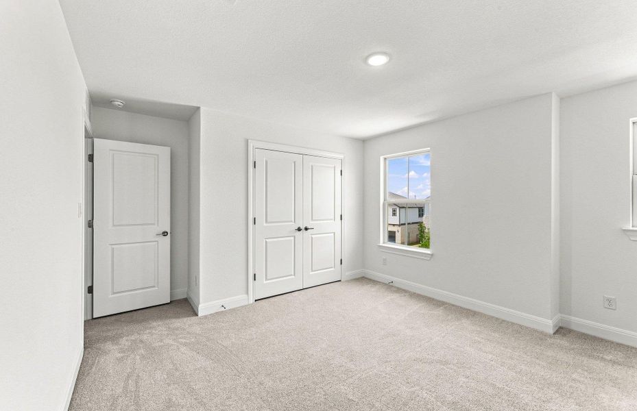Spacious, unfurnished interior of a new home in Saddleback at Santa Rita Ranch, Liberty Hill (Image 16).