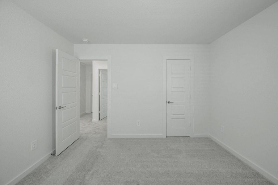 Spacious, unfurnished interior of a new home in Lone Star Landing, Montgomery (Image 28).