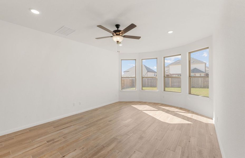 Spacious, unfurnished interior of a new home in Crescent Bluff, Georgetown (Image 35).