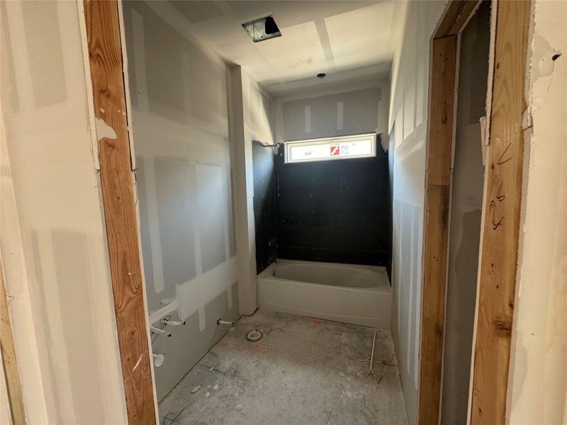 Spacious, unfurnished interior of a new home in Village at Three Oaks, Seguin (Image 14). Spacious, unfurnished interior of a new home in Village at Three Oaks, Seguin (Image 14).