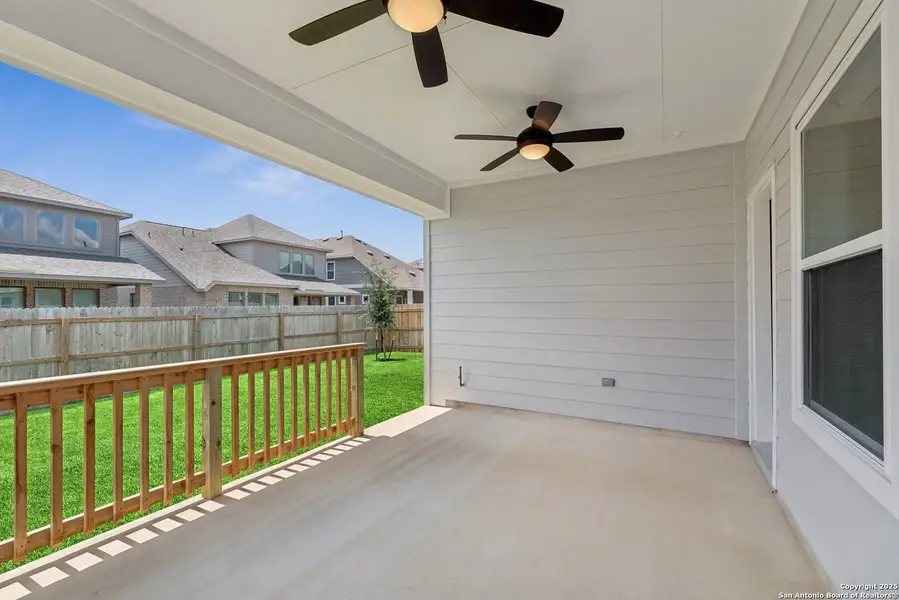 Spacious, unfurnished interior of a new home in Ladera - High Point 45', San Antonio (Image 10). Spacious, unfurnished interior of a new home in Ladera - High Point 45', San Antonio (Image 10).