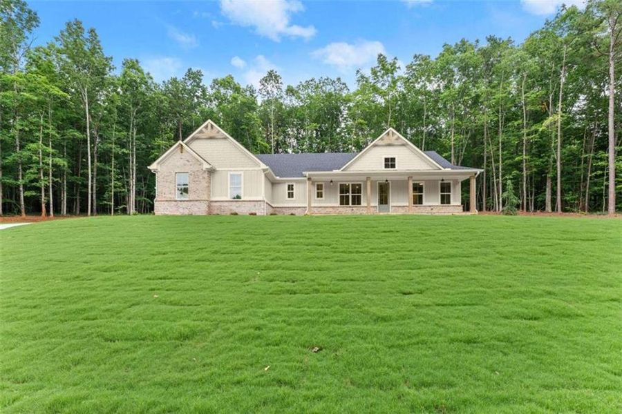 Exterior details and patio area of a home in , Clarkesville (Image 31).