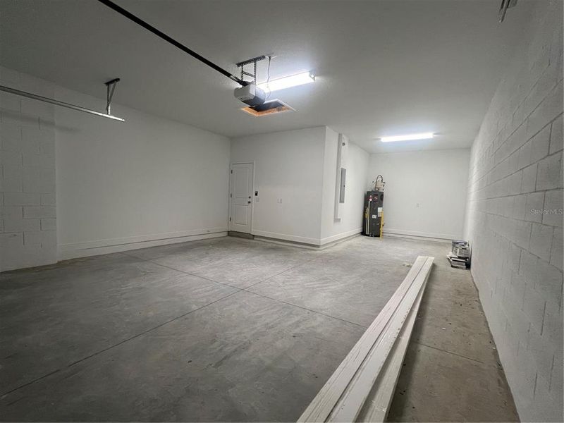 Spacious, unfurnished interior of a new home in Hills of Minneola, Minneola (Image 20).