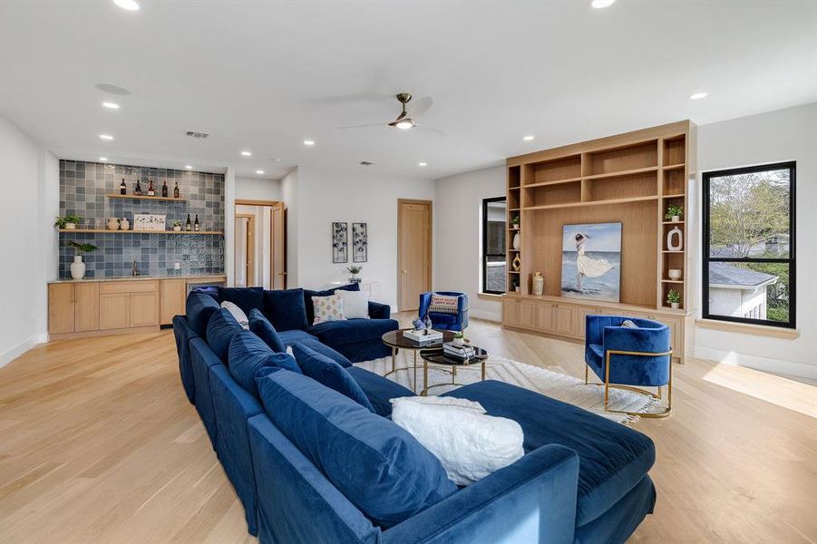 Furnished interior view inside a new home in , Dallas (Image 31).