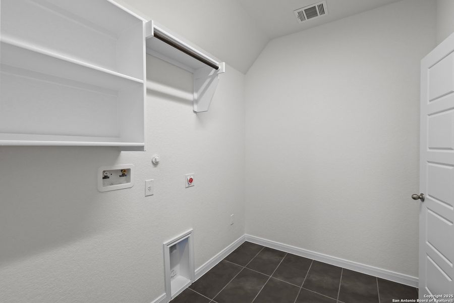 Spacious, unfurnished interior of a new home in Megan's Landing 50', Castroville (Image 23).