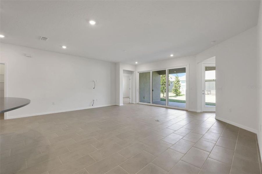 Spacious, unfurnished interior of a new home in Angeline, Land O' Lakes (Image 11).