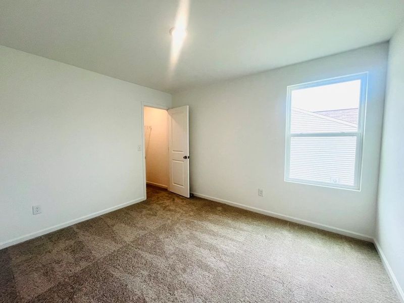Spacious, unfurnished interior of a new home in Middleton Farms, Middlesex (Image 18).