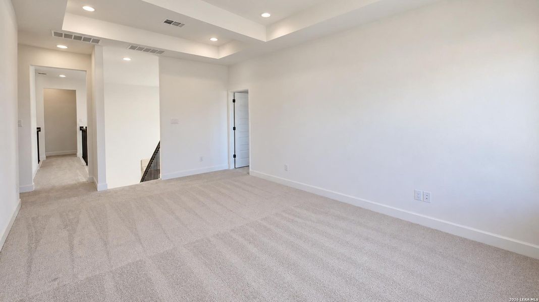 Spacious, unfurnished interior of a new home in Mayfair, New Braunfels (Image 16).
