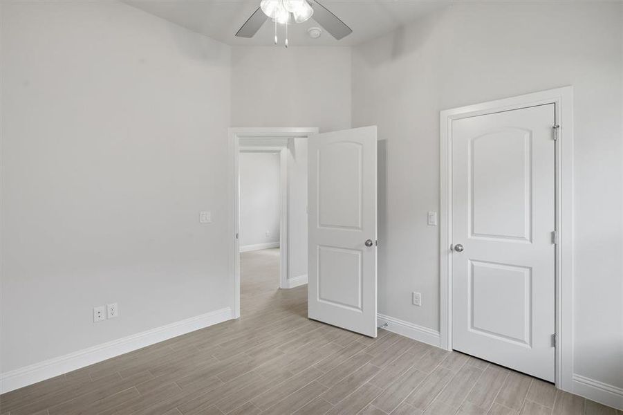 Spacious, unfurnished interior of a new home in , Tolar (Image 32).
