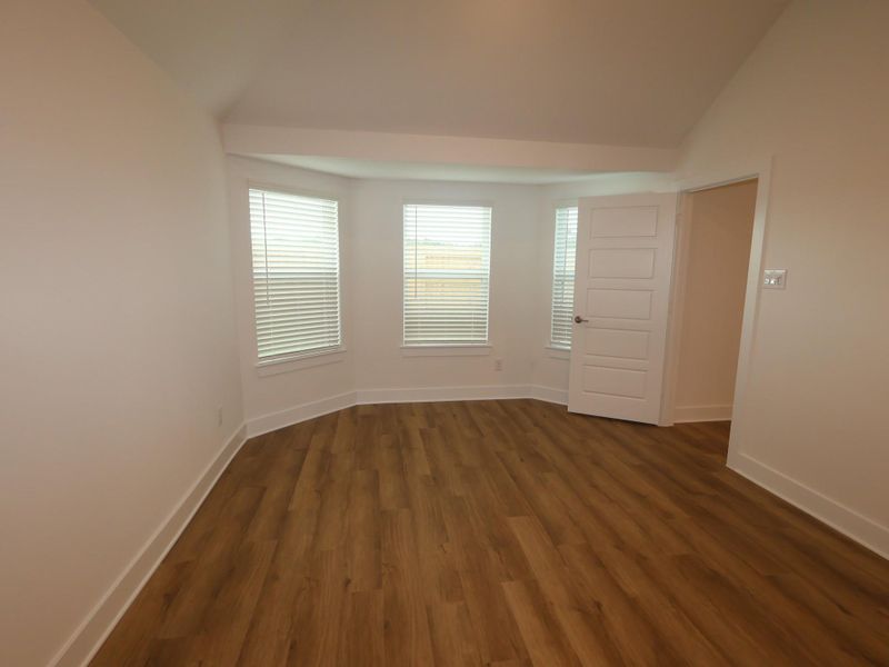 Spacious, unfurnished interior of a new home in Lago Mar, Santa Fe (Image 15).