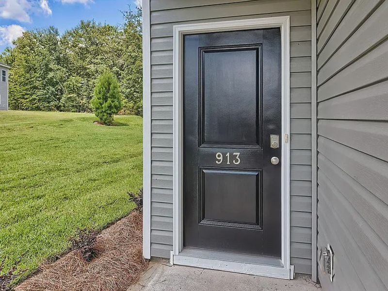 Exterior details and patio area of a home in Emanuel Creek, West Columbia (Image 2).