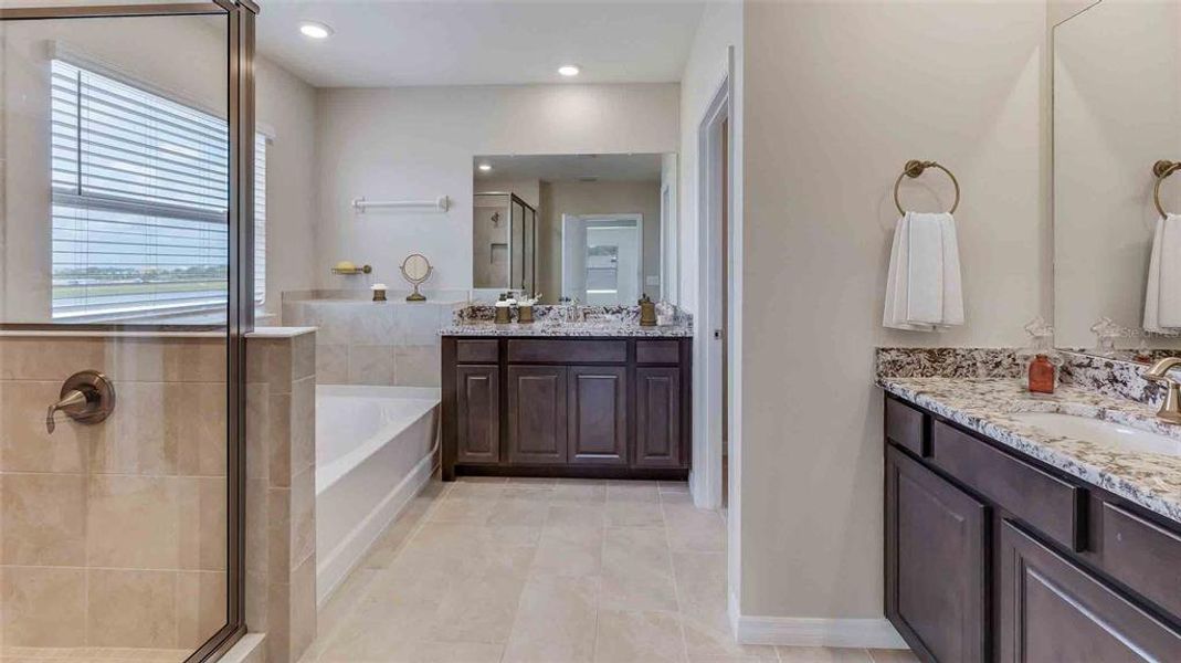 Furnished interior view inside a new home in , Plant City (Image 10).