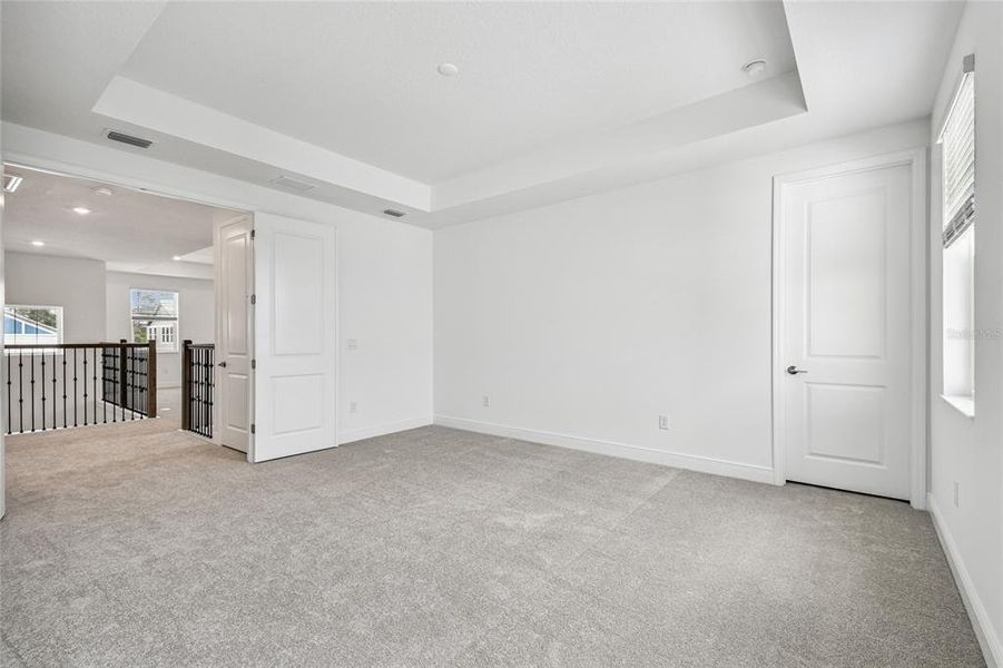 Spacious, unfurnished interior of a new home in Hawkstone, Sarasota (Image 36).