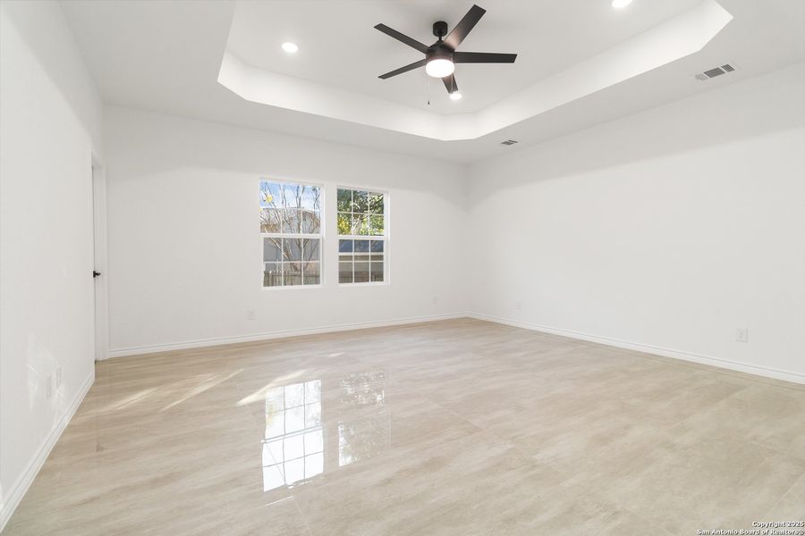 Spacious, unfurnished interior of a new home in , San Antonio (Image 36).