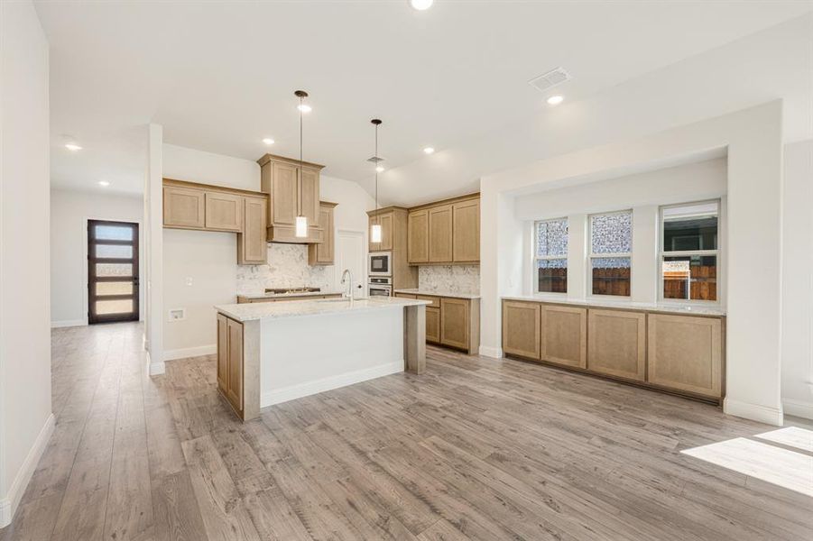 Furnished interior view inside a new home in Hulen Trails Classic 50, Fort Worth (Image 16). Furnished interior view inside a new home in Hulen Trails Classic 50, Fort Worth (Image 16).