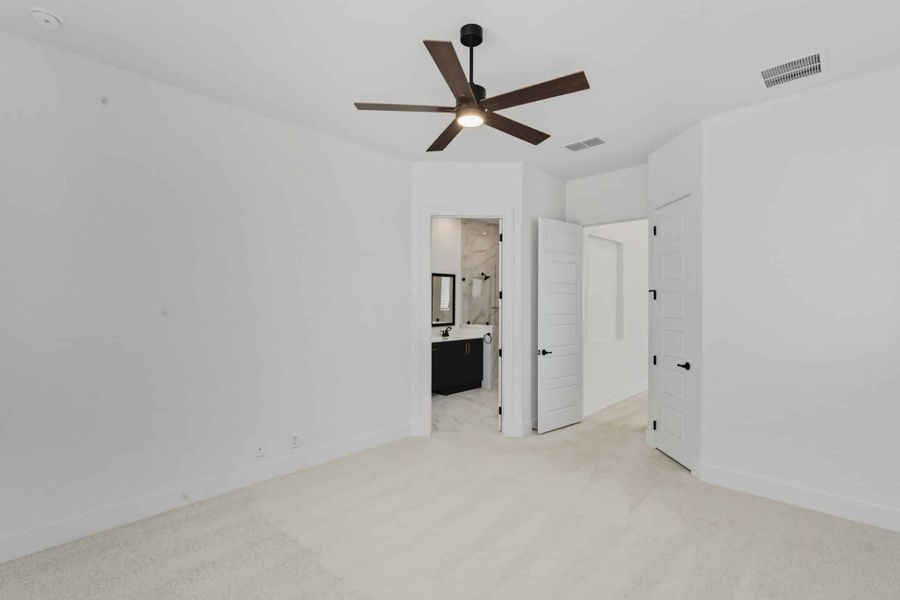 Spacious, unfurnished interior of a new home in Prominence, San Antonio (Image 18).