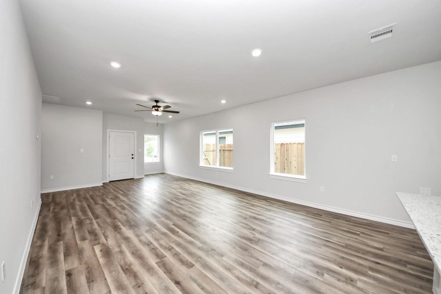 Spacious, unfurnished interior of a new home in The Enclave at Spring Branch, Montgomery (Image 23).
