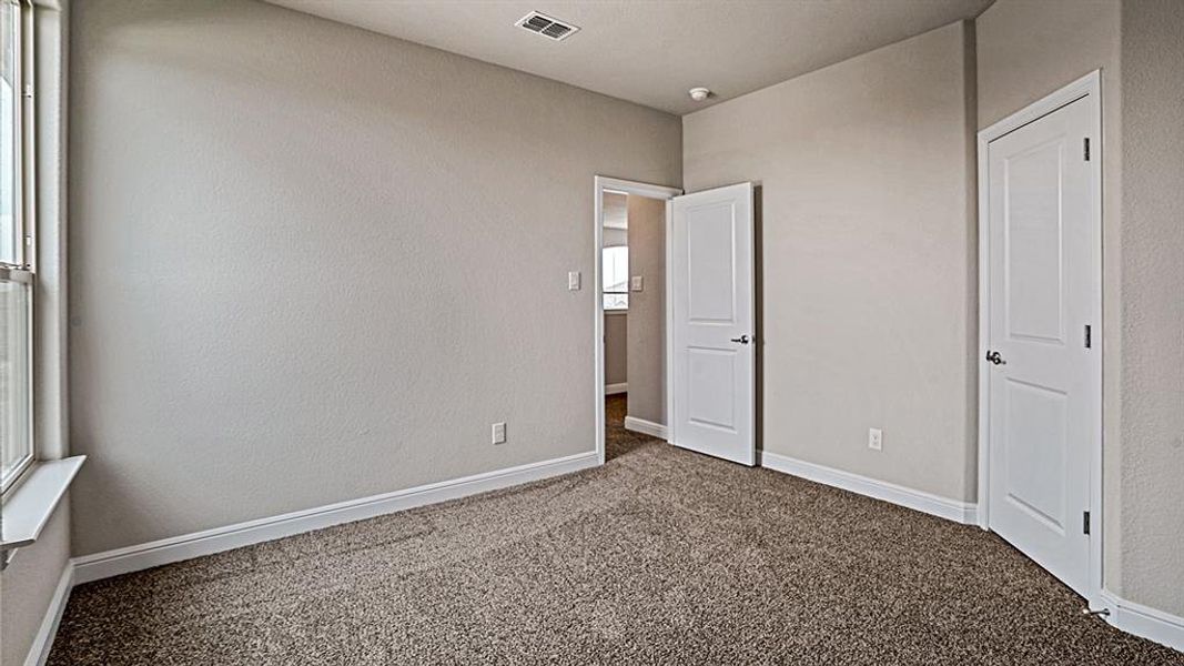 Spacious, unfurnished interior of a new home in Bluestem, Rhome (Image 18).