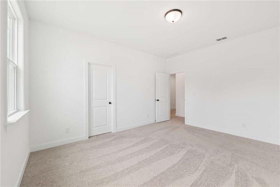 Spacious, unfurnished interior of a new home in East Harbor II at Chestatee, Dawsonville (Image 43).