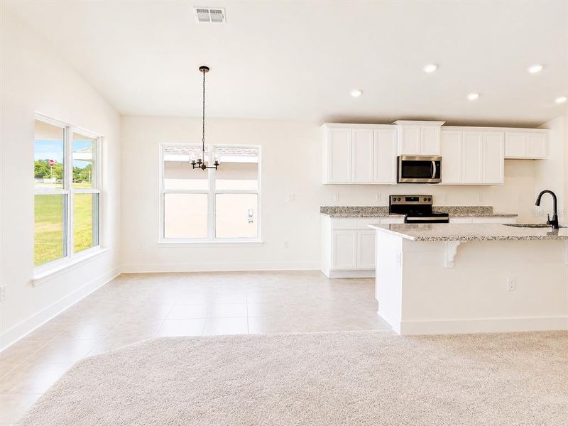 Spacious, unfurnished interior of a new home in Arbor Park, Leesburg (Image 7).